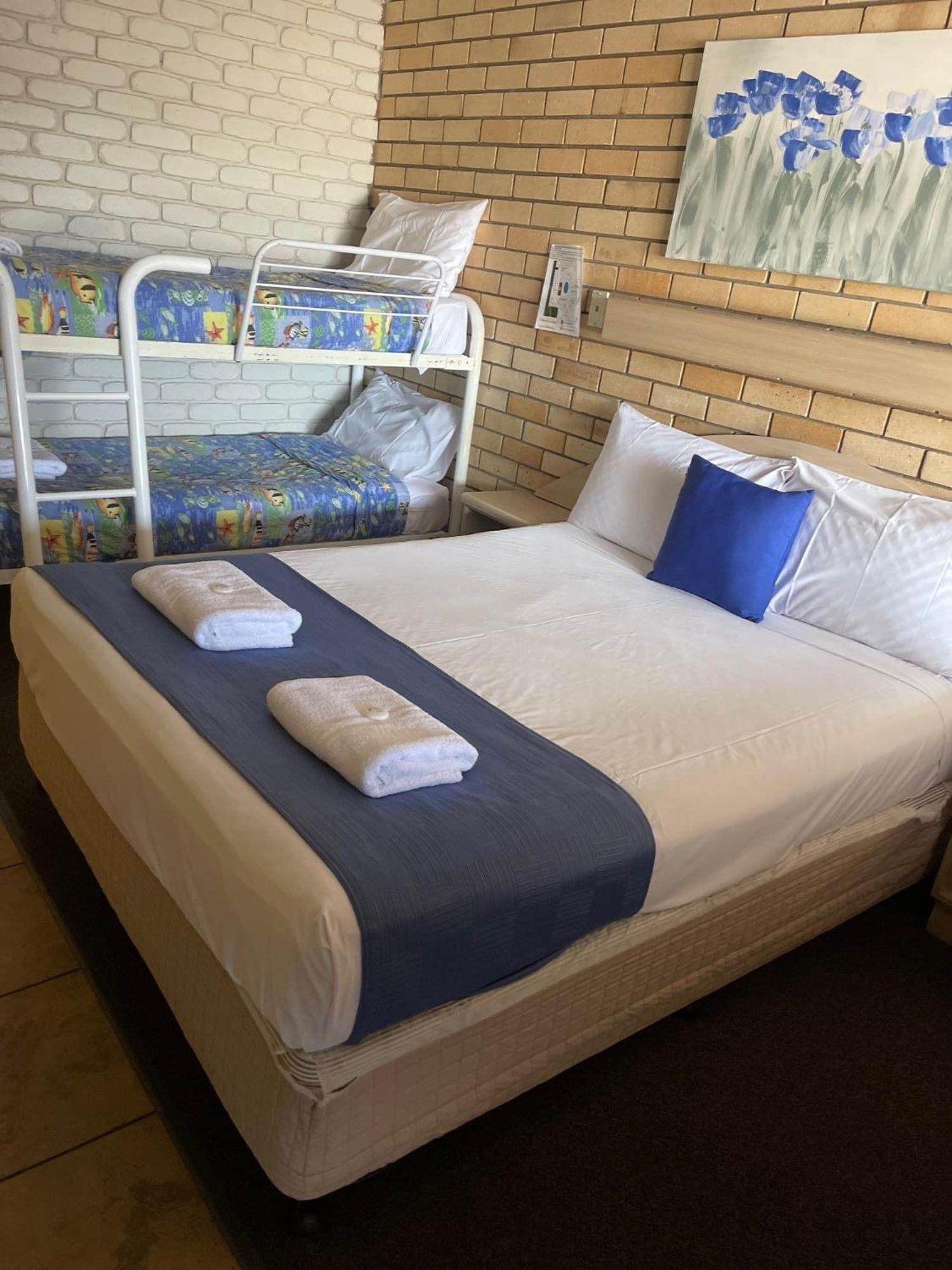 בואוון Castle Motor Lodge מראה חיצוני תמונה