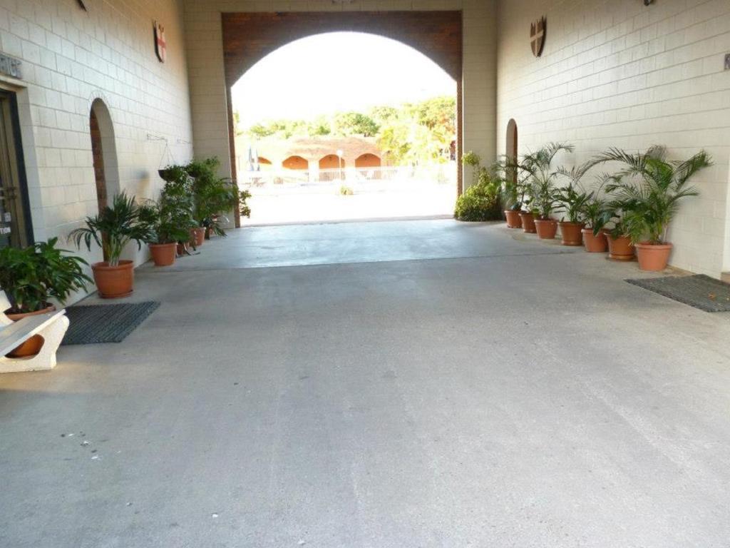 בואוון Castle Motor Lodge מראה חיצוני תמונה